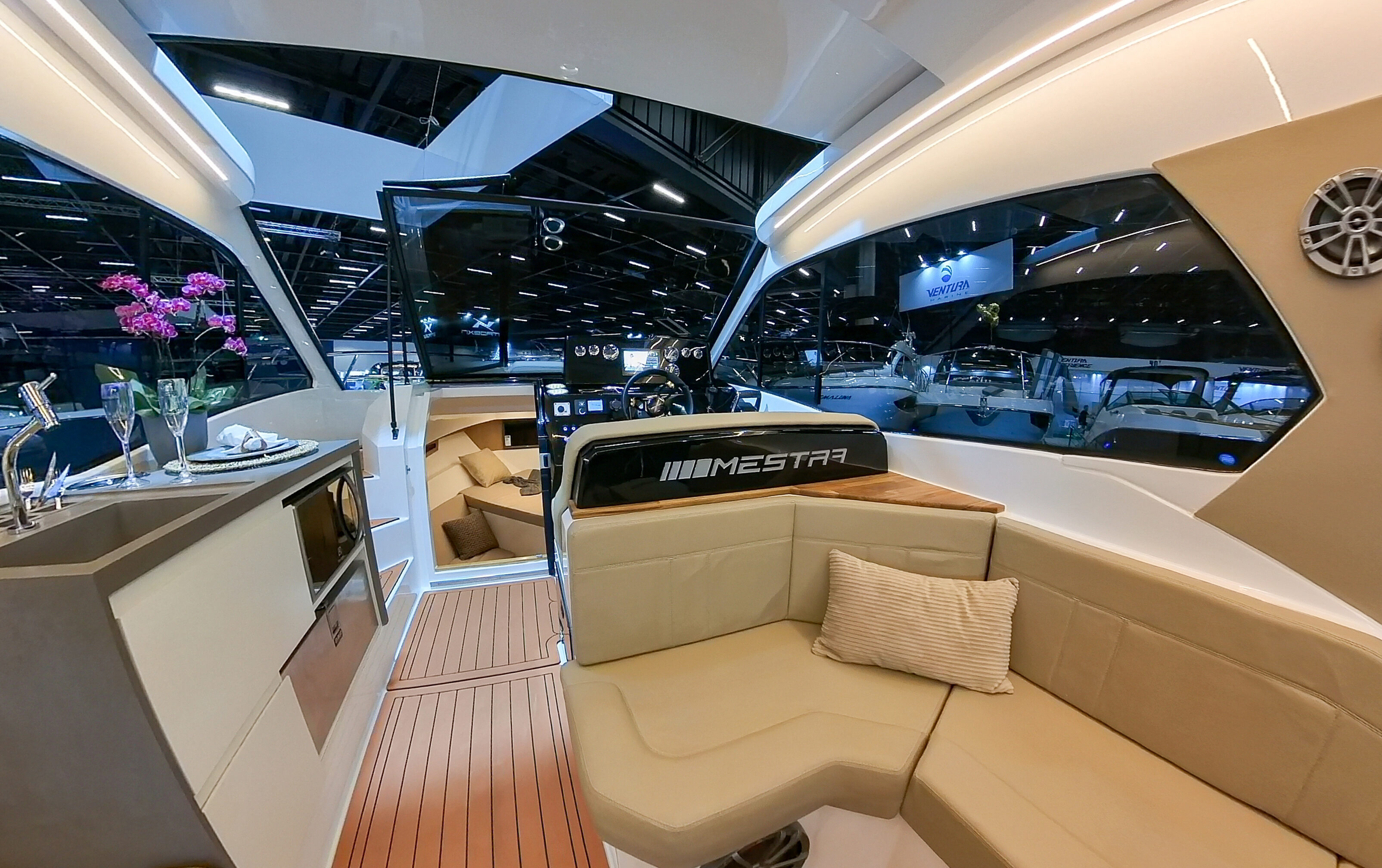 Tour 360° pela Mestra 352 HT: lançamento do estaleiro no SP Boat Show 2023